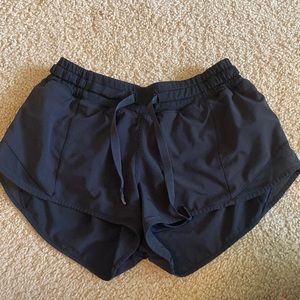 Black Lululemon hotty hot short size 4